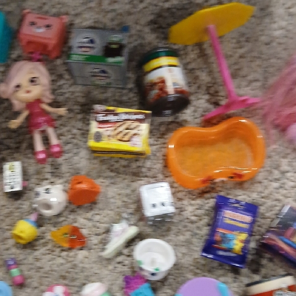 Shopkins Lot Of 63 With Dolls - Picture 8 of 11